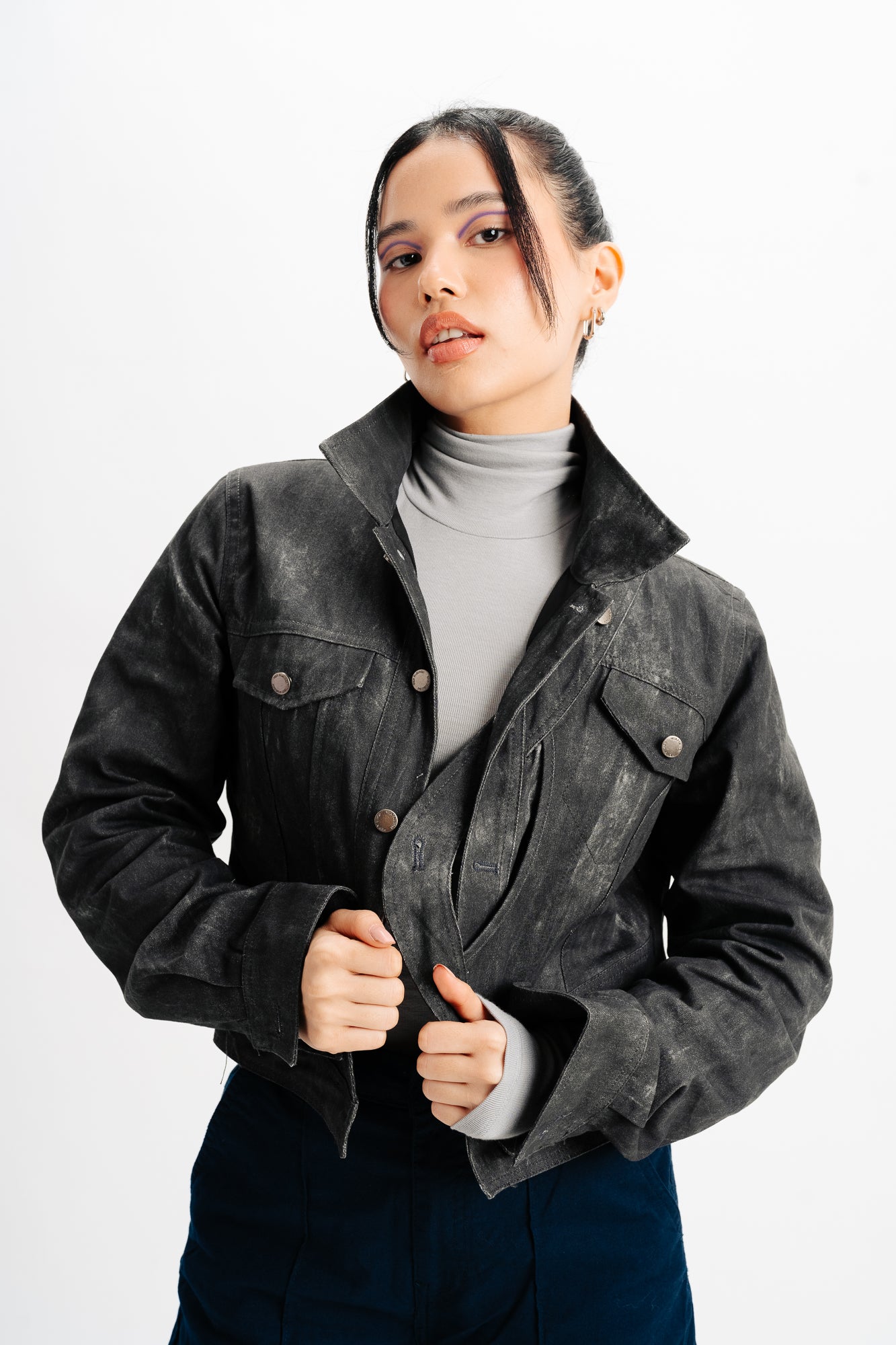 Edgy Black Distressed Cropped Denim Jacket – Casa de fashion
